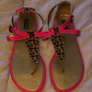 Big girls Sperry leopard and pink sandals